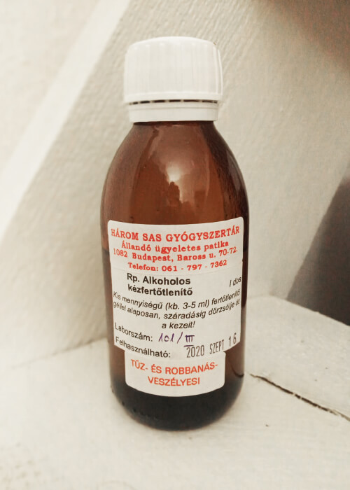 Когда из продажи исчезли дезинфицирующие средства для рук, аптеки стали делать их сами