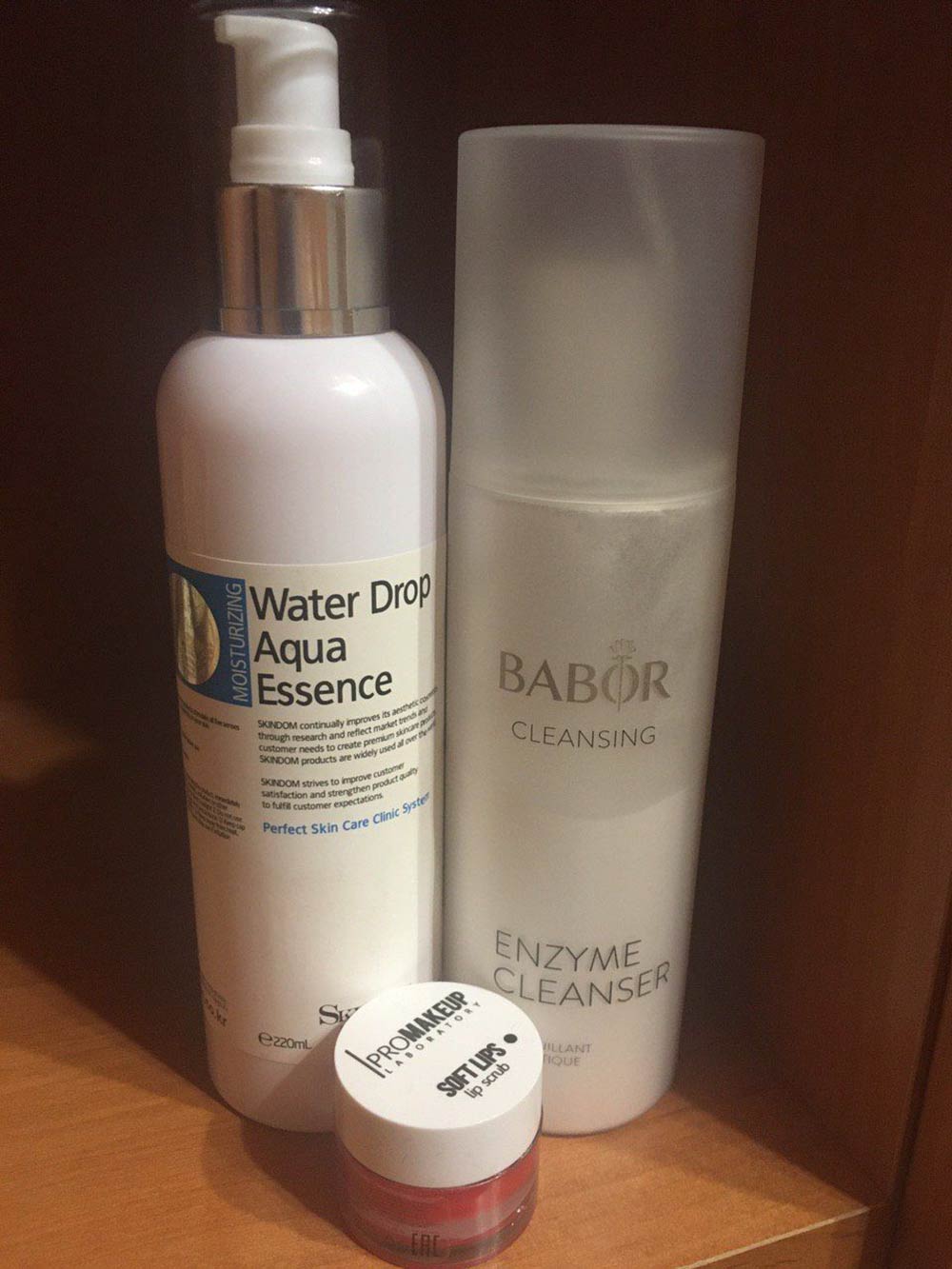 Уходовая косметика Babor, Promakeup и Skindom. Энзимная пудра стоила 2197 <span class=ruble>Р</span>, эссенция — 2500 <span class=ruble>Р</span>, скраб-бальзам для губ — 471 <span class=ruble>Р</span>