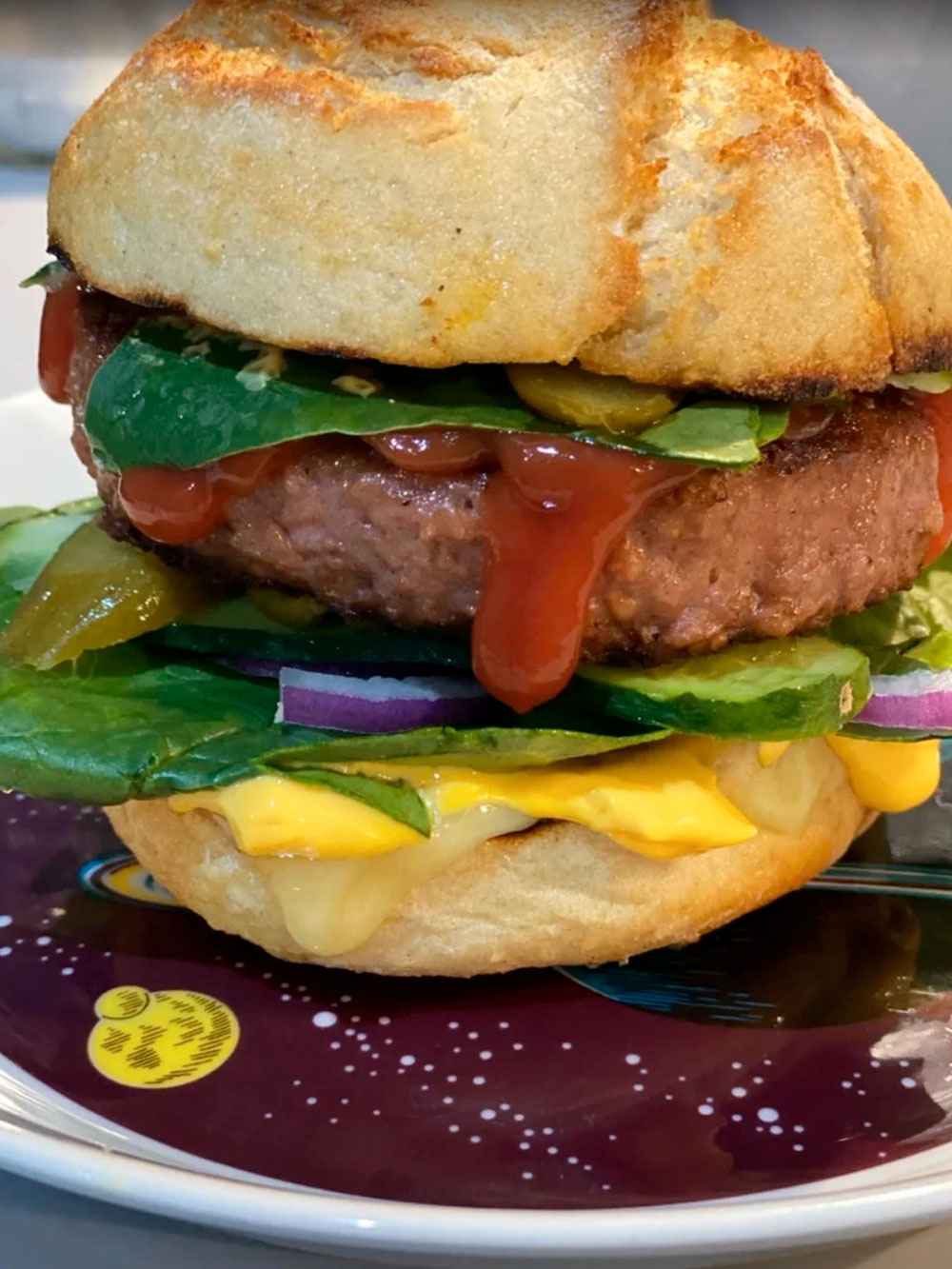 Бургер с веганским мясом Beyond Meat