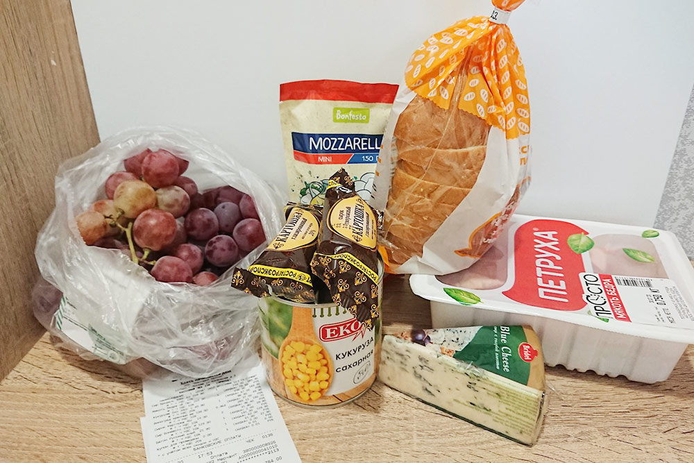 Сегодня я купила два вида сыра: моцареллу и с голубой плесенью