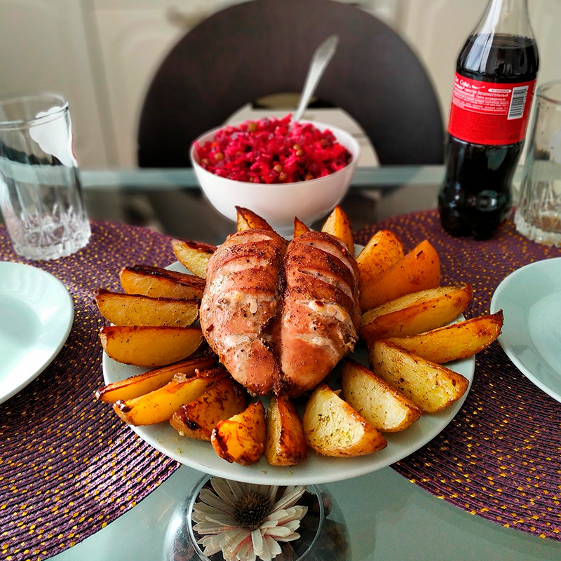 Воскресный обед: курица с картошкой и винегрет