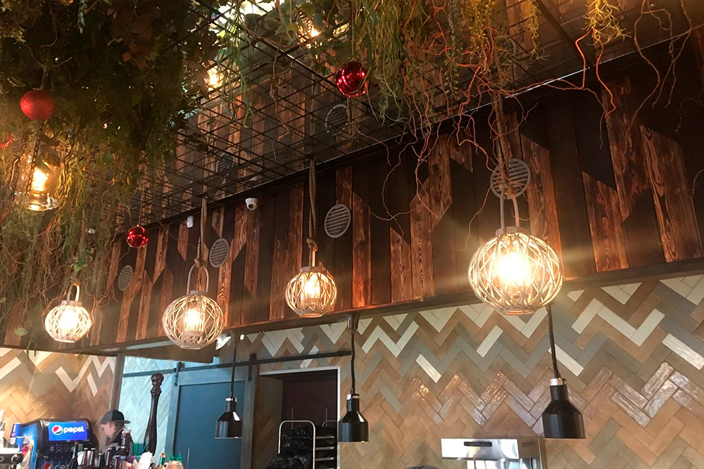 Интерьер кафе West Food в Пятигорске