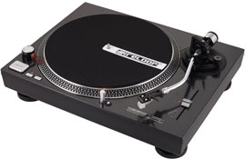 Reloop RP−2000M, 20 000 <span class=ruble>Р</span>. Просто крутит пластинки, немного регулирует скорость