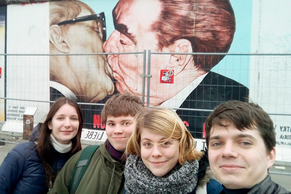 В Берлине я первый раз разговаривала на английском с иностранцами. В середине наши хосты — студенческая пара Этьен и Нина. В то время я тоже училась в университете, поэтому мы сравнивали и обсуждали образование в России и Германии