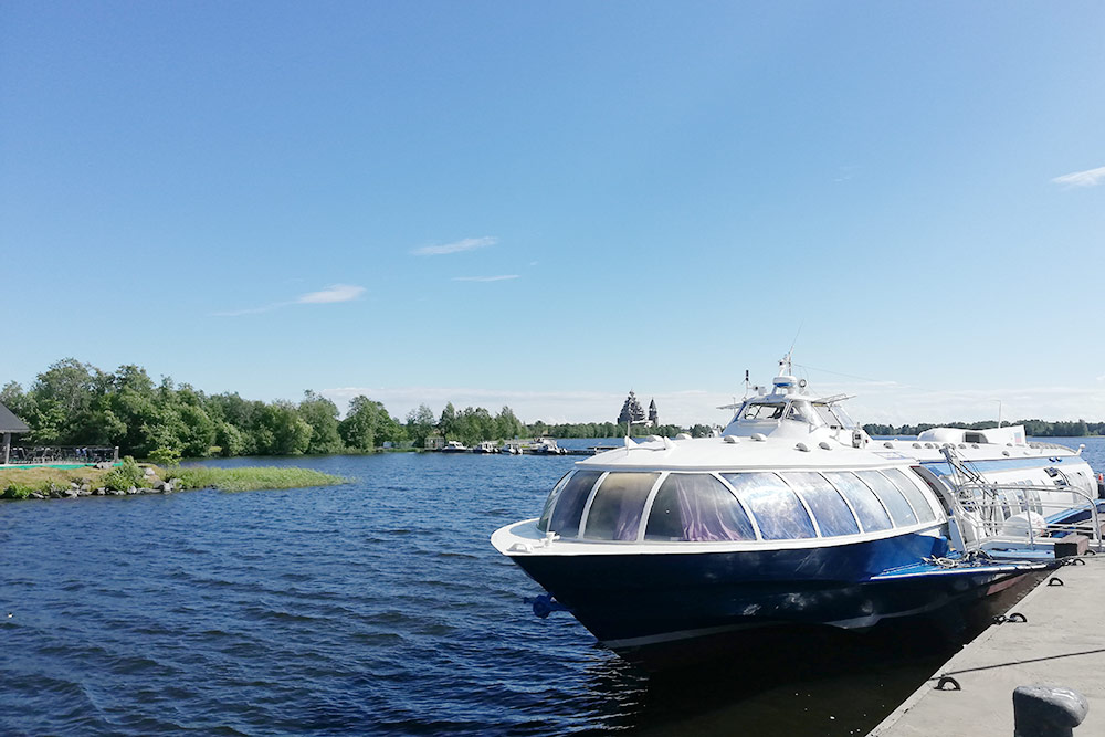 Комета от Петрозаводска до Кижей идет 1,5 часа