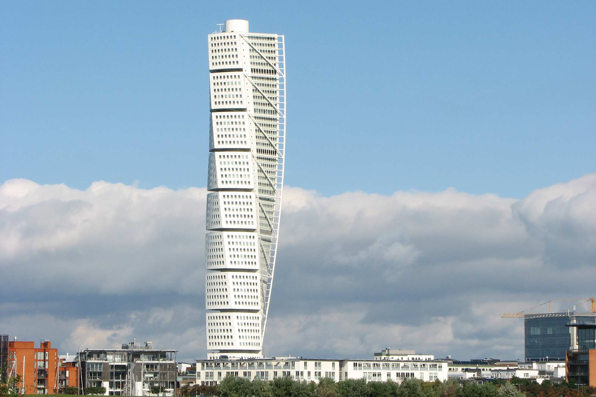 Башня Turning Torso — частное здание с квартирами и офисами, поэтому доступ внутрь для широкой публики закрыт