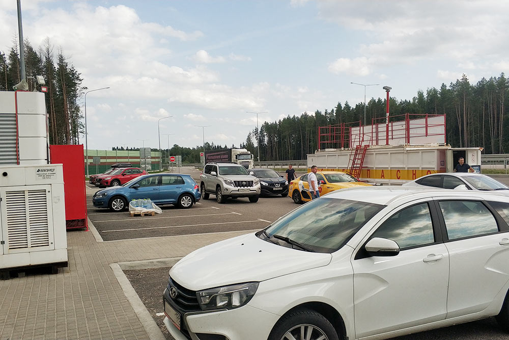Заправка на трассе М11, остановились размяться