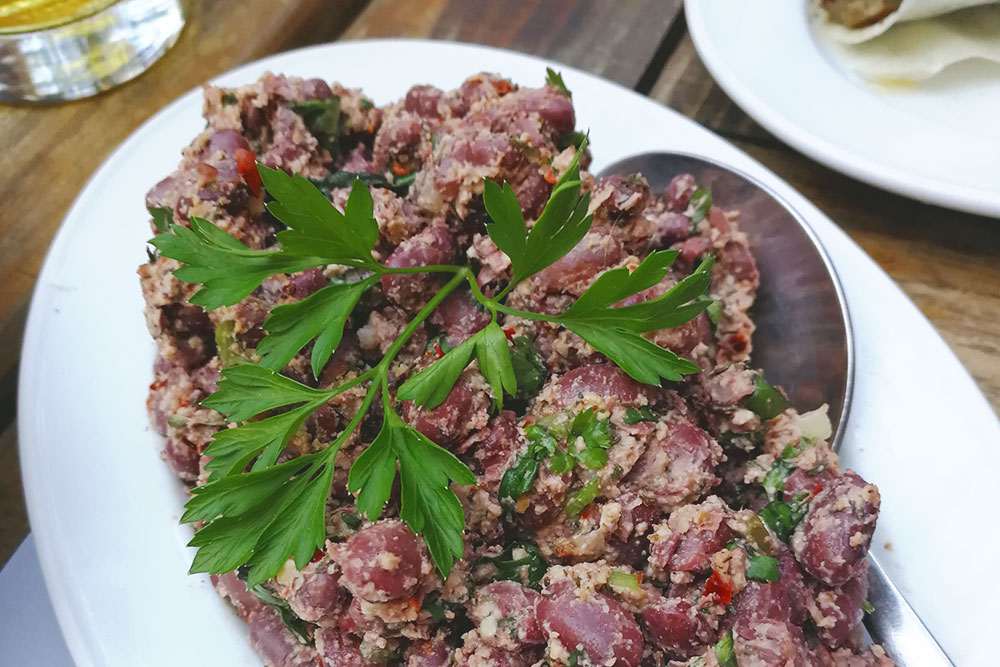 Лобио с грецким орехом. В Грузии едят много мяса, но выбор для вегетарианцев тоже есть