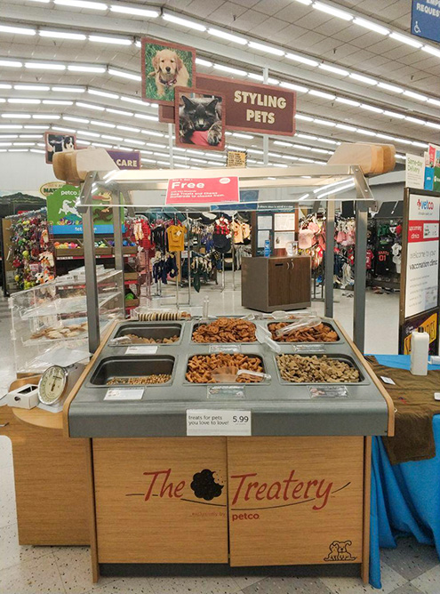 В зоомагазине Petco стоит бар для животных, можно дегустировать