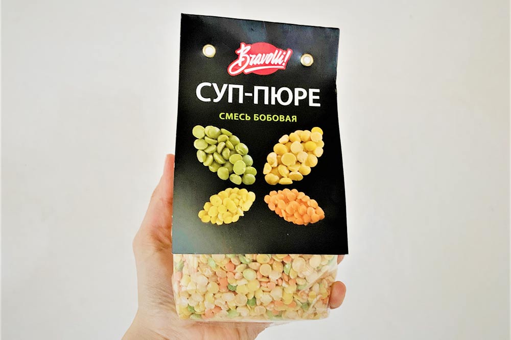 Смесь бобовых для супа. Добавляю резаную морковь, ставлю тушиться на полтора часа в мультиварку — обед готов