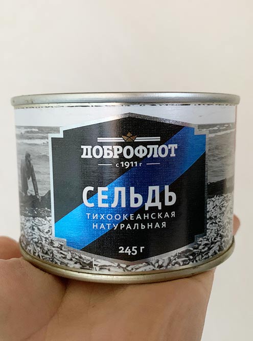 Лучше покупать рыбные консервы без масла в составе