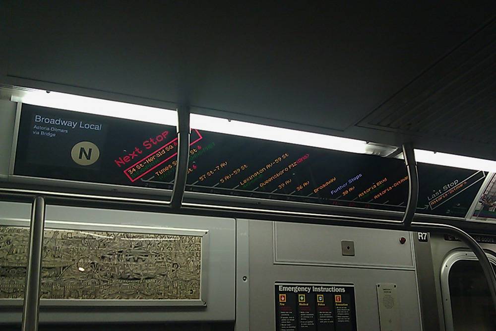 Маршрут, по которому едет поезд метро, обозначен буквой N. Источник: dreig / Flickr