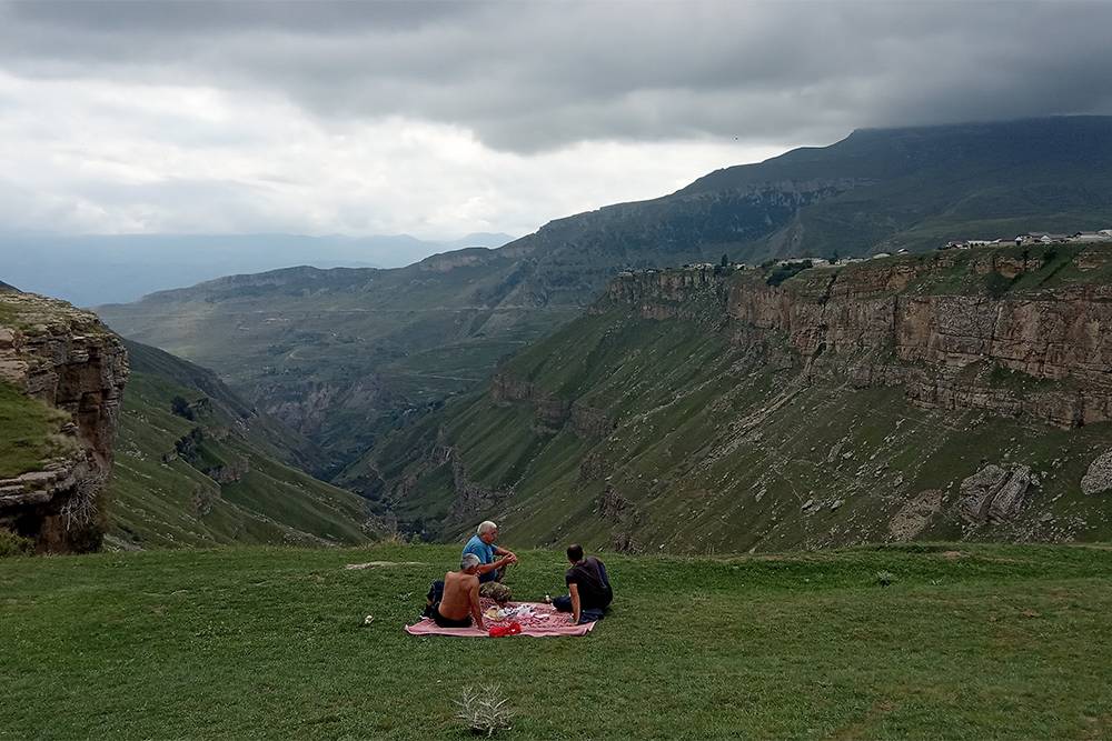 В Дагестане местные жители любят устраивать пикники