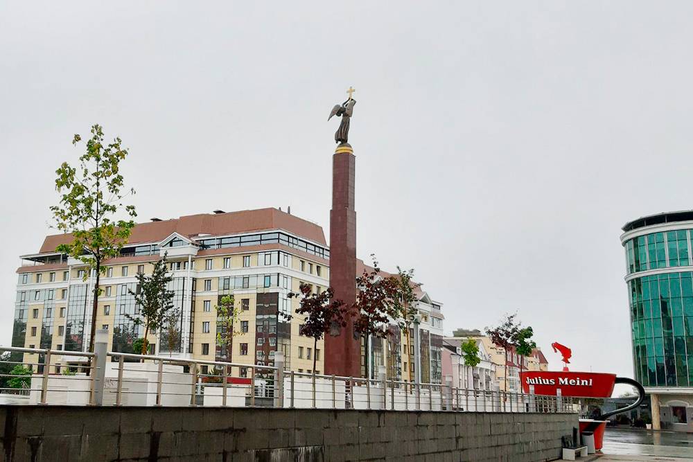 Монумент «Ангел-хранитель Града Креста» на Александровской площади