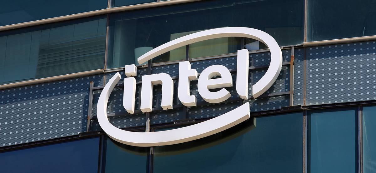 Акции Intel упали на 3%, несмотря на отчет лучше ожиданий аналитиков