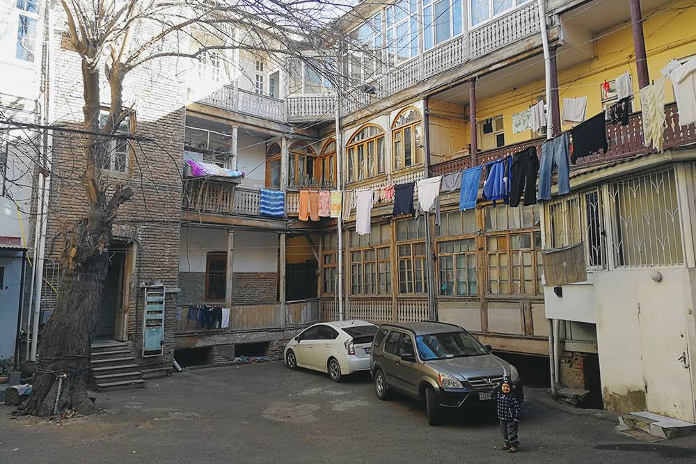 Найти жилье в тбилиси франция альпы