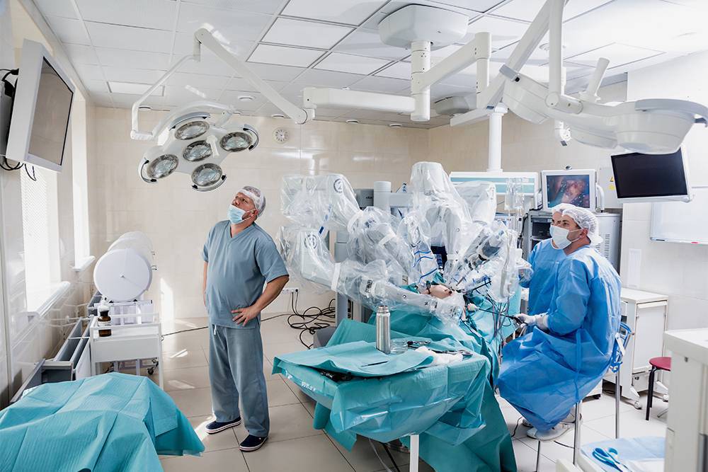 С помощью роботизированной хирургии можно повысить точность вмешательства. Источник: Roman Zaiets / Shutterstock