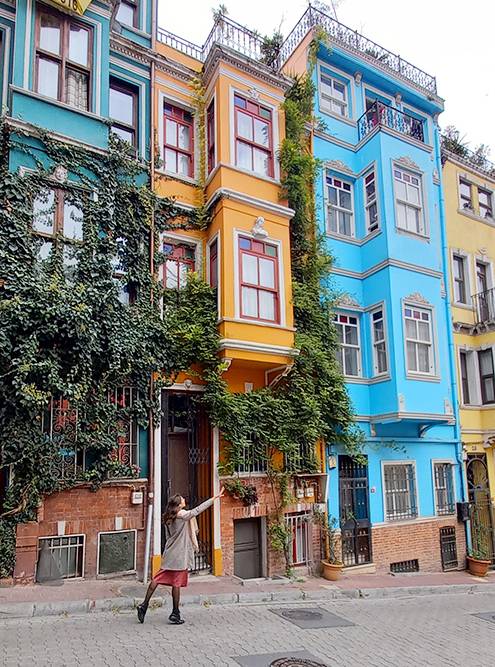 А больше всего — самый яркий район Стамбула Балат