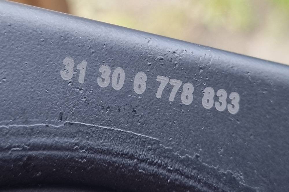 Оригинальный номер детали BMW и MINI на запчасти Lemforder. Иногда такие номера удаляют механически и оставляют только номер по каталогу поставщика детали