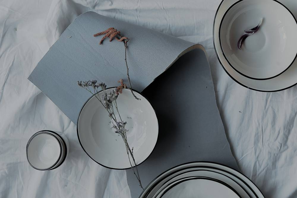 Попросила придумать для&nbsp;ее проекта коллекцию из фарфора, взяв за основу форму посуды из нашей первой коллекции, которую мы показывали на «Флаконе»