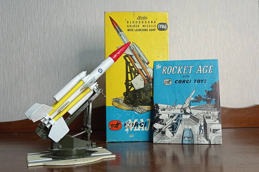 Эта игрушка фирмы Corgi сделана в Великобритании в 1960-х. Я купил ее на аукционе за 40 £, что очень дешево