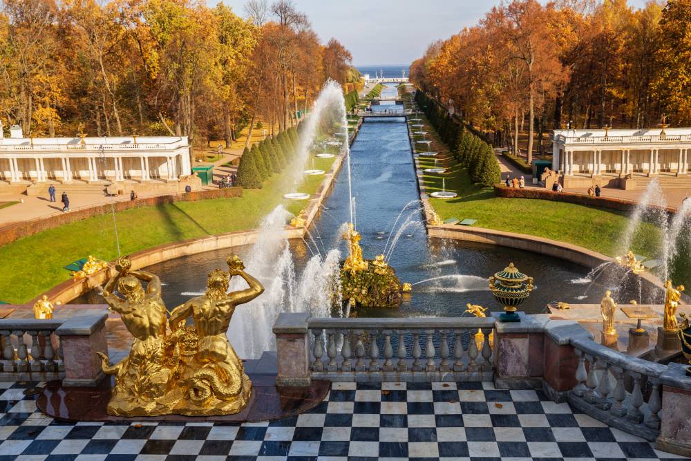 В 2022&nbsp;году фонтаны Петергофа перестанут работать 18&nbsp;октября. Источник: Yulia_B / Shutterstock