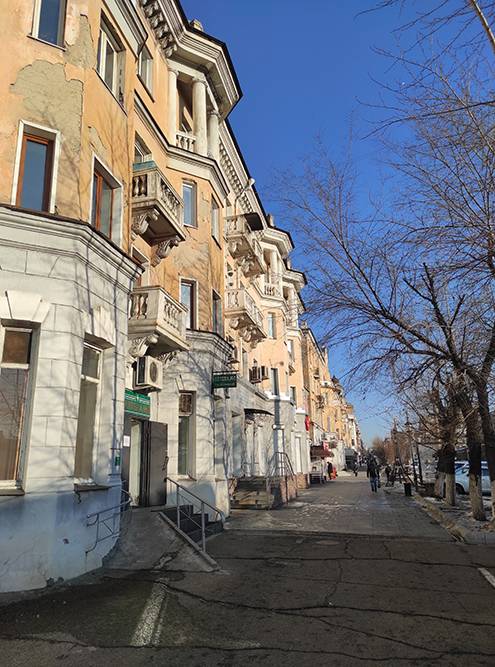 Сталинки на улице Ленина в двух шагах от центральной площади. Двушка в таком доме стоит 5,5&nbsp;млн рублей