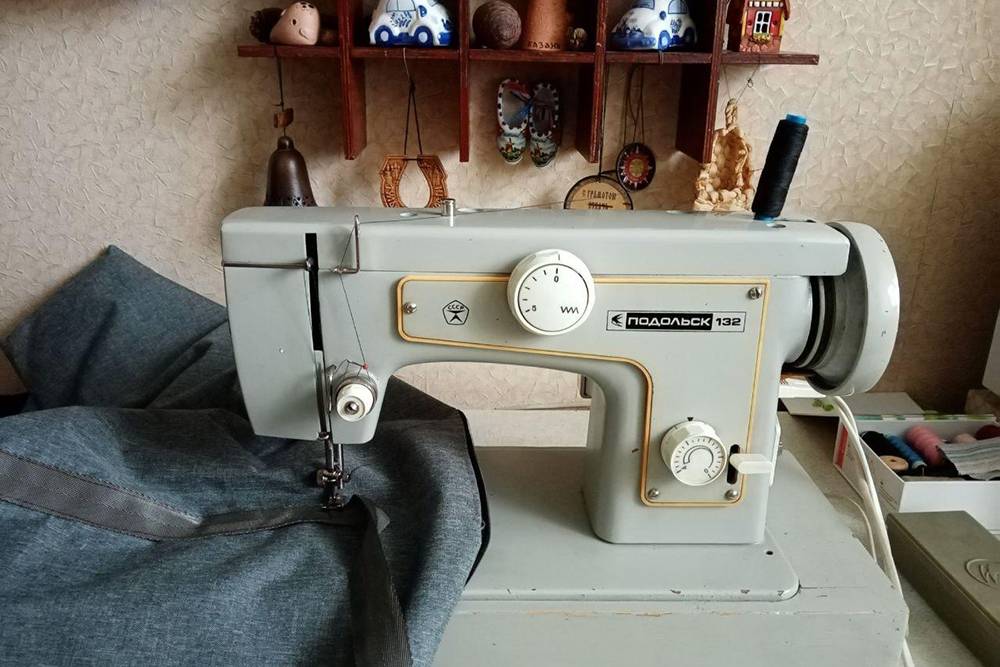 К швейной машинке «Подольск» у меня нет претензий: на ней шила мама лет двадцать назад, и с тех пор машинку не чистили и не смазывали
