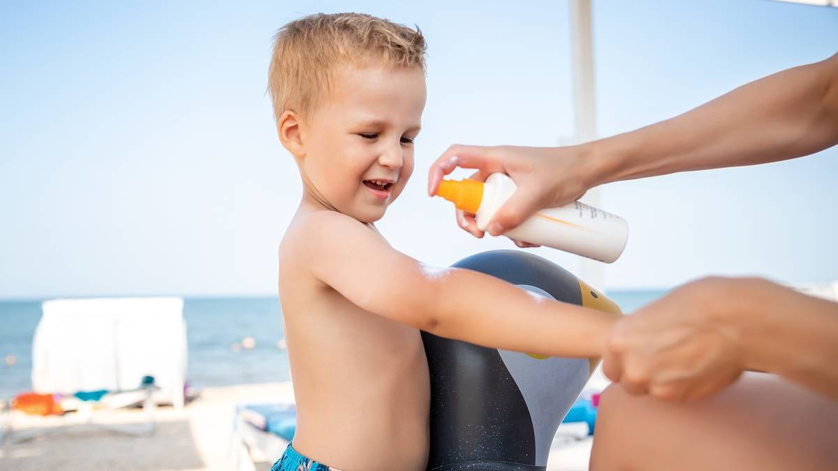 Как правильно ухаживать за кожей ребенка летом