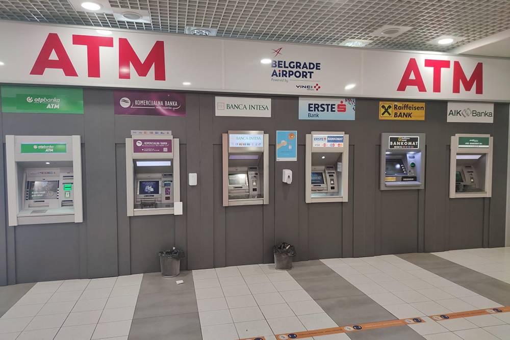 Уже в аэропорту можно оценить большой выбор банков Сербии