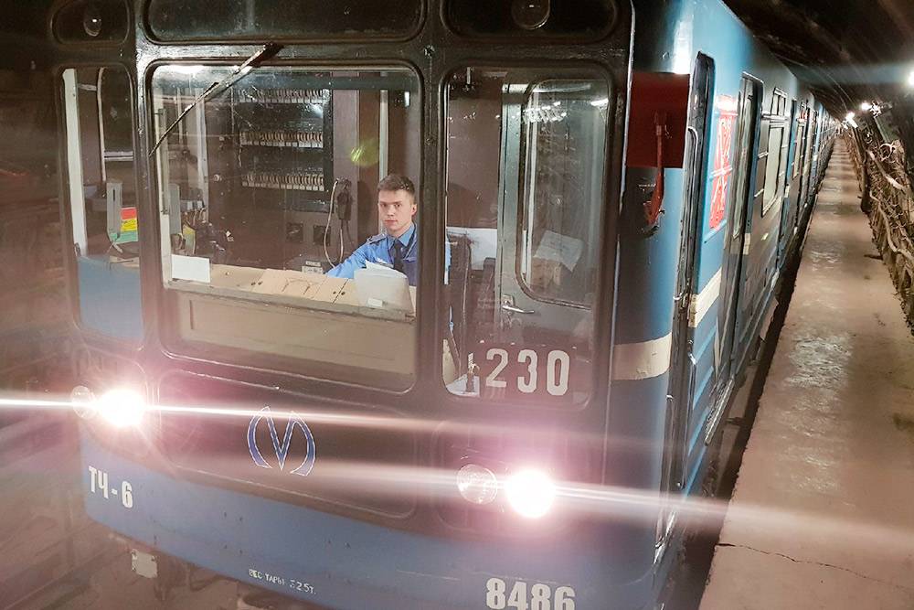 Какая зарплата в метро. Машинист метро Pro Metro.