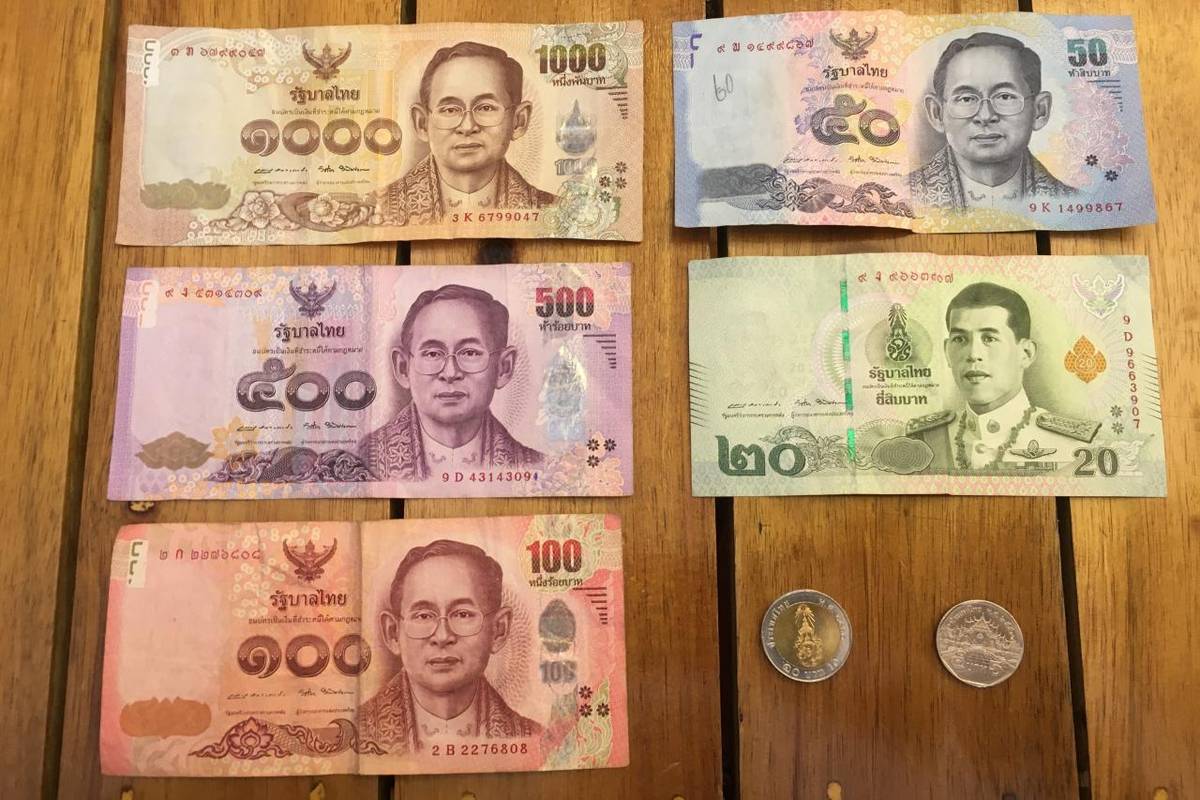 На банкноте 20 бат изображен действующих король Таиланда, на остальных — предыдущий