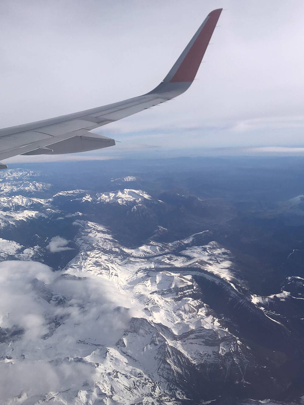 Таким видом на Пиренеи, красивым и величественным, провожала меня Испания в московскую зиму. Интересно, что самолет летел над&nbsp;Наваррой и теми местами, где я была на экскурсии, — кажется, я даже видела местные каньоны