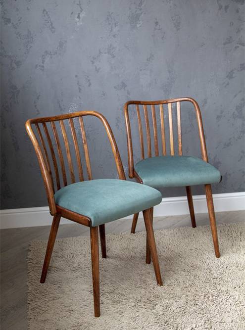 А это похожие стулья дизайнера Антонина Шумана. Они сделаны из массива в Чехословакии в 1960-е годы. Один стоит 17&nbsp;000 <span class=ruble>Р</span>. Источник: «Авито»