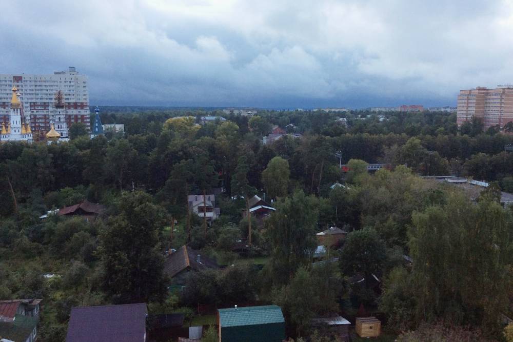 Вид из окна двухкомнатной квартиры в городе Пушкино