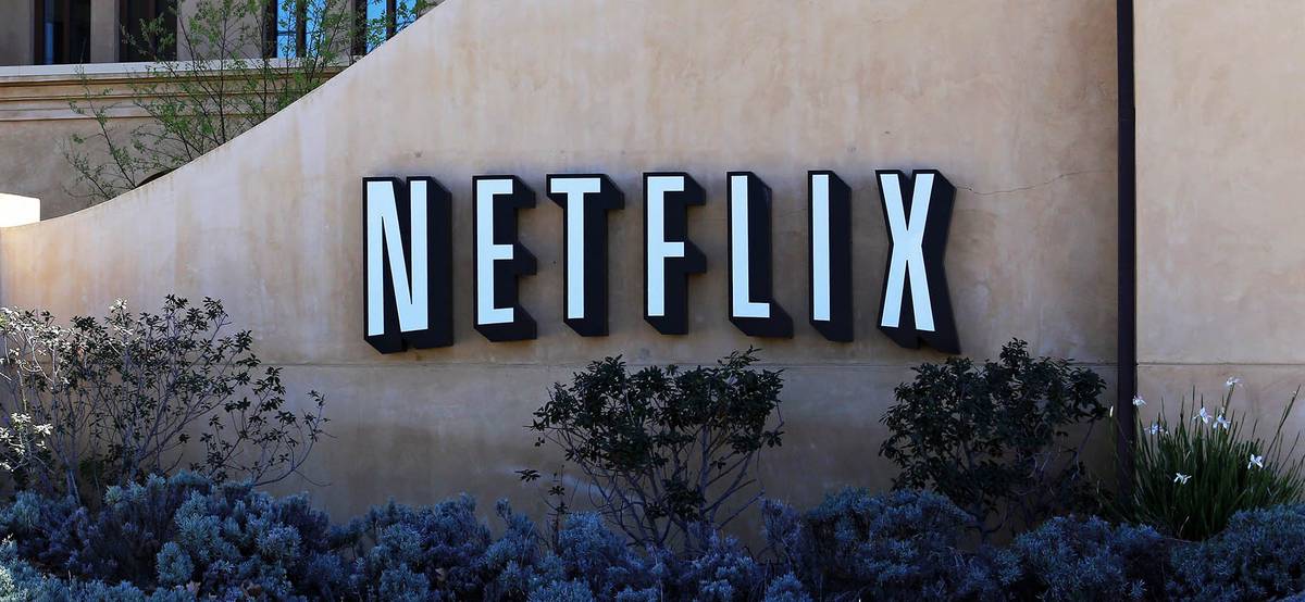 Акции Netflix обвалились на 25% из-за оттока подписчиков