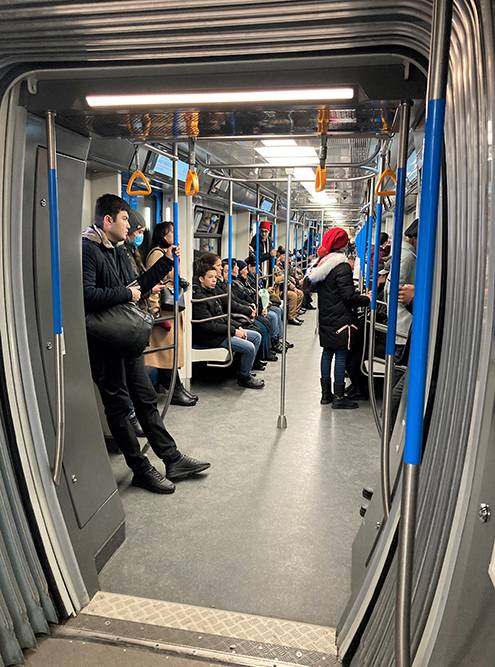 Вагоны для ташкентского метро поставляют из России — внутри они очень похожи на московские