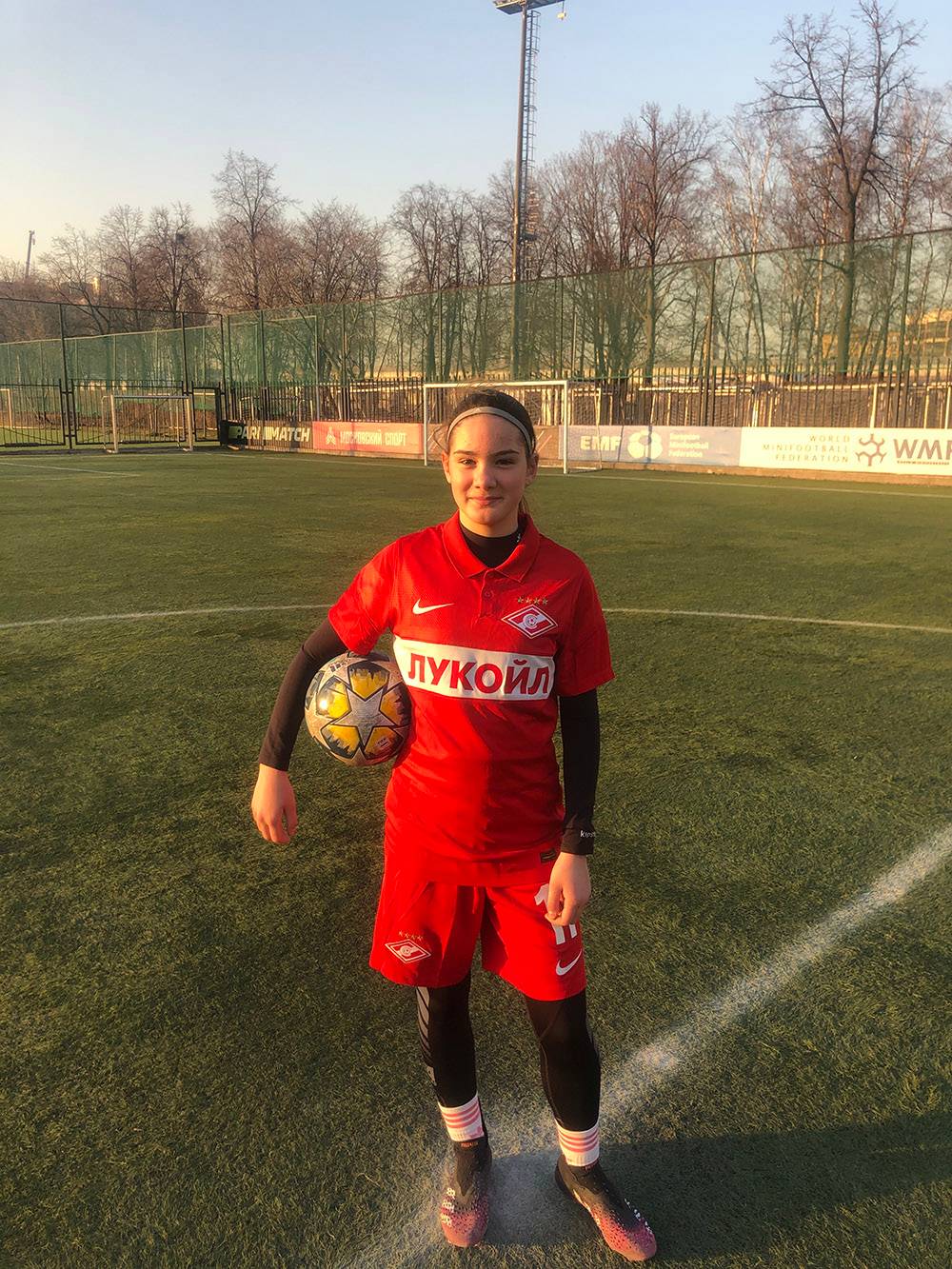 Пятнадцатилетняя Арина — одна из самых способных футболисток нашей школы. Сейчас она играет в «Спартаке»