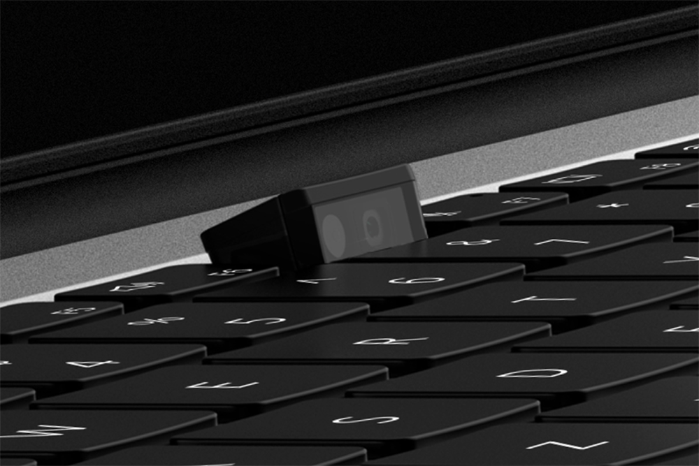 Так выглядит камера в клавиатуре ноутбука Huawei MateBook&nbsp;D14, она открывается и убирается нажатием на нее, как на кнопку. Источник: Huawei