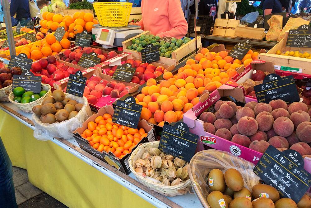 Фрукты и овощи на рынках стоят дороже, чем в супермаркете. Зато они вкуснее