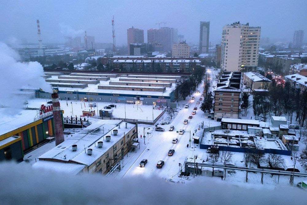 Снег в Краснодаре. Мы живем на 15 этаже, отсюда хороший вид на город