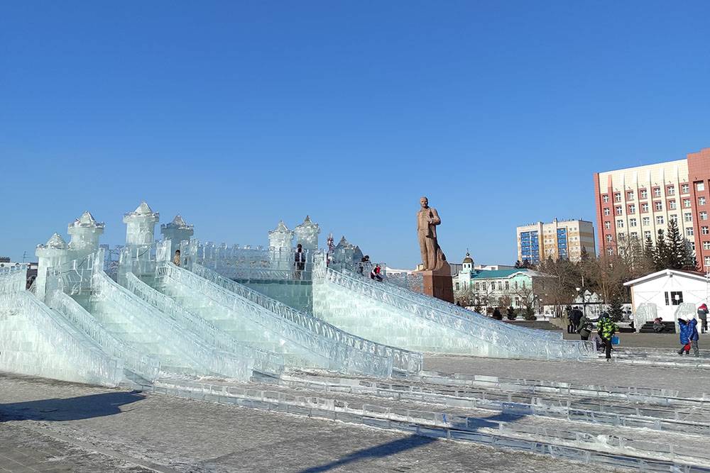 Ледовый городок на&nbsp;площади Ленина