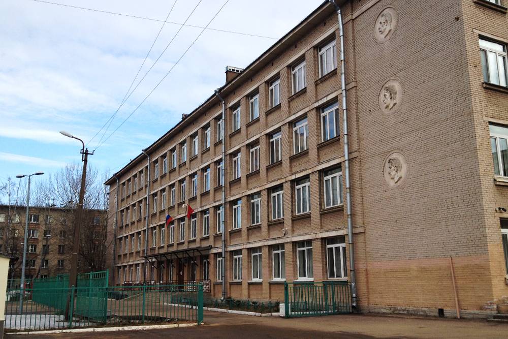 Это обычная школа №&nbsp;15 недалеко от метро «Приморская»