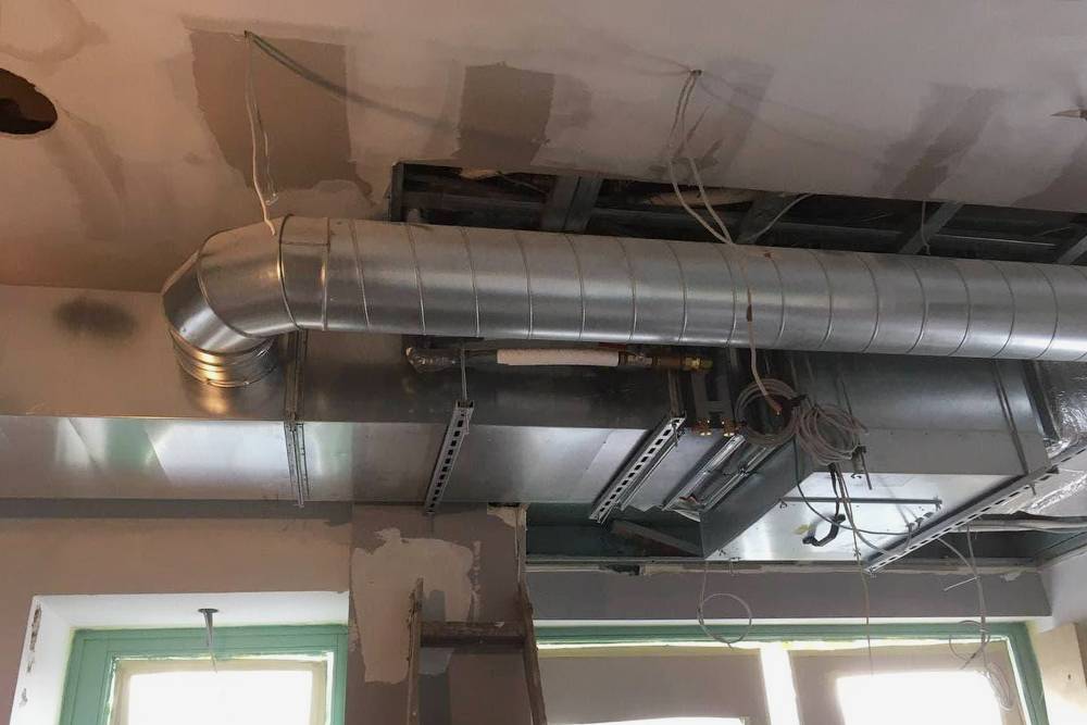 Мотор вентиляции — и&nbsp;то, как конструкция выглядит внутри помещения