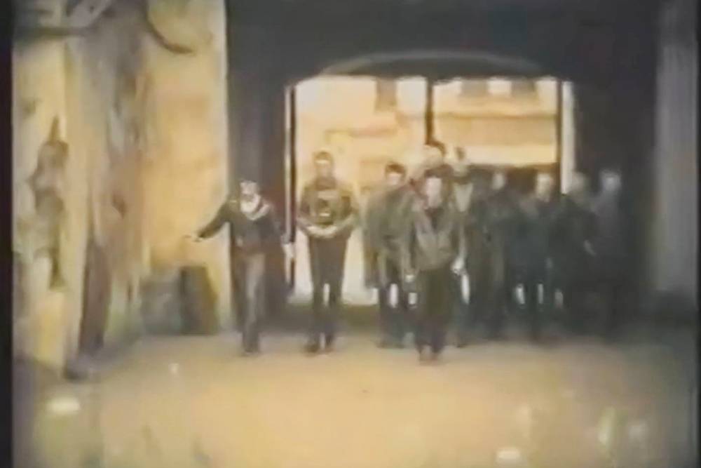 Кадр из короткометражного фильма «Версия» о панк-реконструкции Октябрьской революции, 1987&nbsp;год