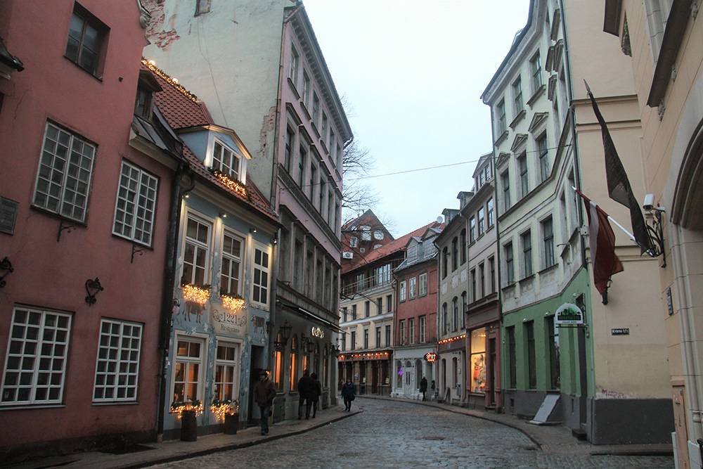 Цветочную улицу в Берне «играла» в основном нечетная сторона, которая расположена на фото слева, а Бейкер-стрит — четная, она находится справа
