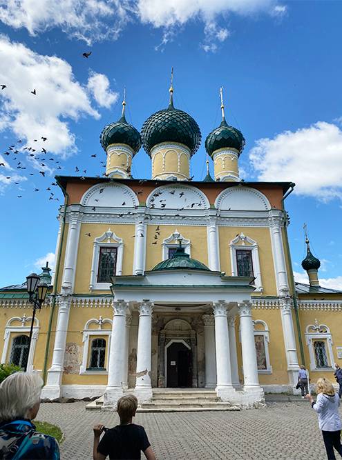 Кафедральный Спасо-Преображенский собор на территории Угличского кремля