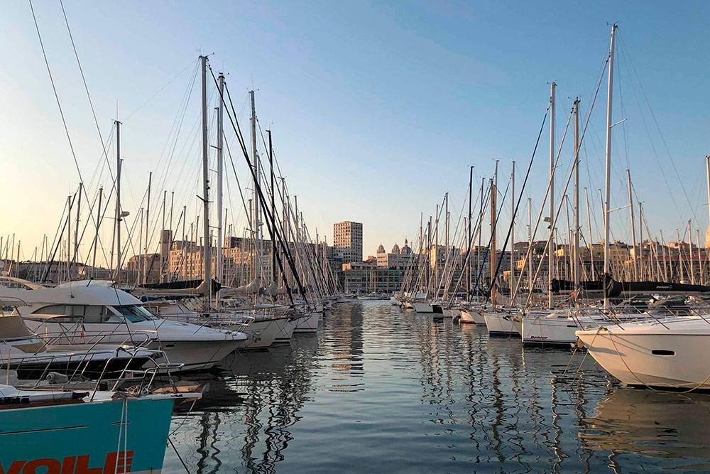 Марсель — один из главных европейских центров яхтенного спорта. В городе 14 яхтенных портов