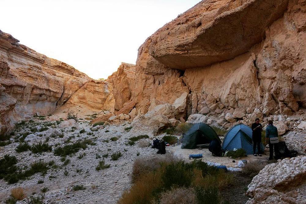 Ночевка в израильской пустыне по пути к каньону Шехорет в 2017&nbsp;году