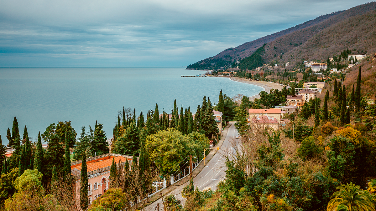 Отдых в Абхазии: сколько стоит, что посмотреть, как организовать поездку